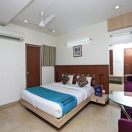 Oyo 1524 Hotel Vaani Continental Kanpur Dış mekan fotoğraf