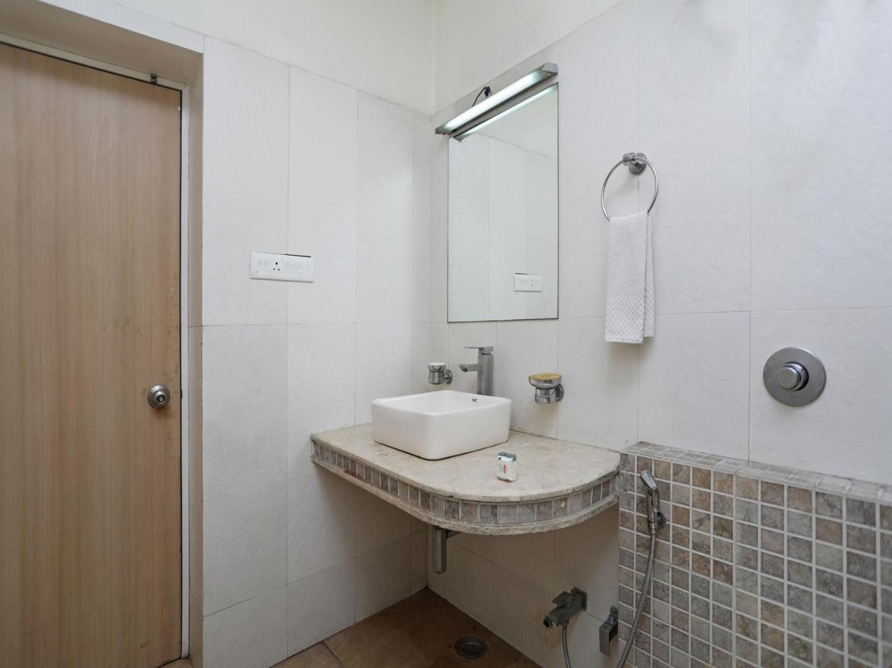 Oyo 1524 Hotel Vaani Continental Kanpur Dış mekan fotoğraf