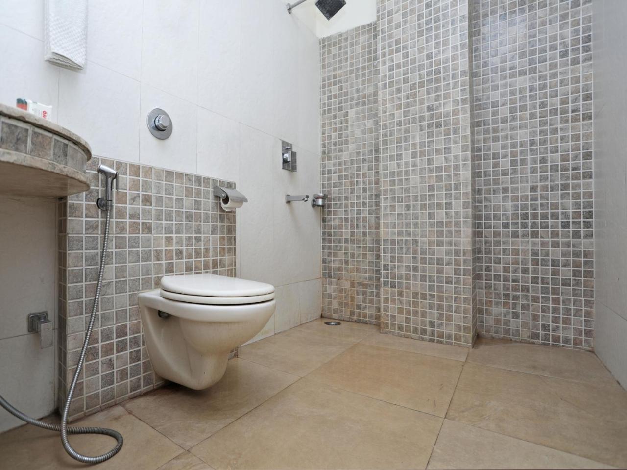 Oyo 1524 Hotel Vaani Continental Kanpur Dış mekan fotoğraf