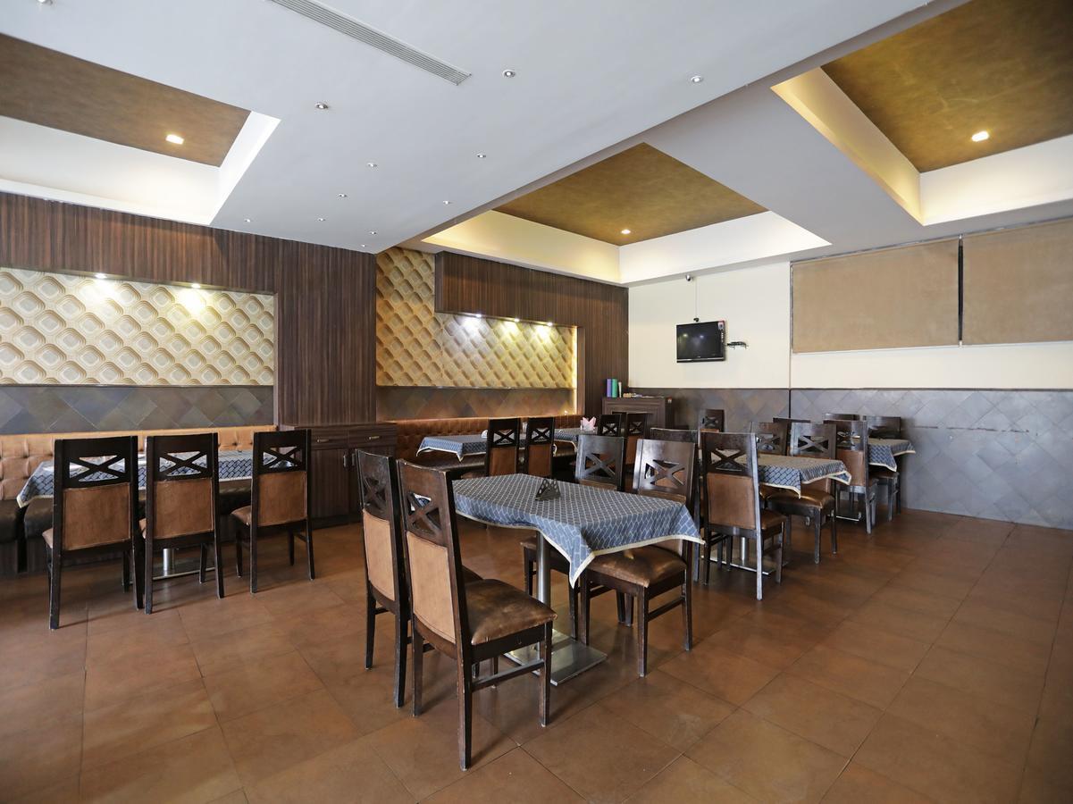 Oyo 1524 Hotel Vaani Continental Kanpur Dış mekan fotoğraf