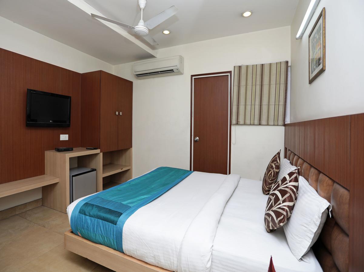 Oyo 1524 Hotel Vaani Continental Kanpur Dış mekan fotoğraf