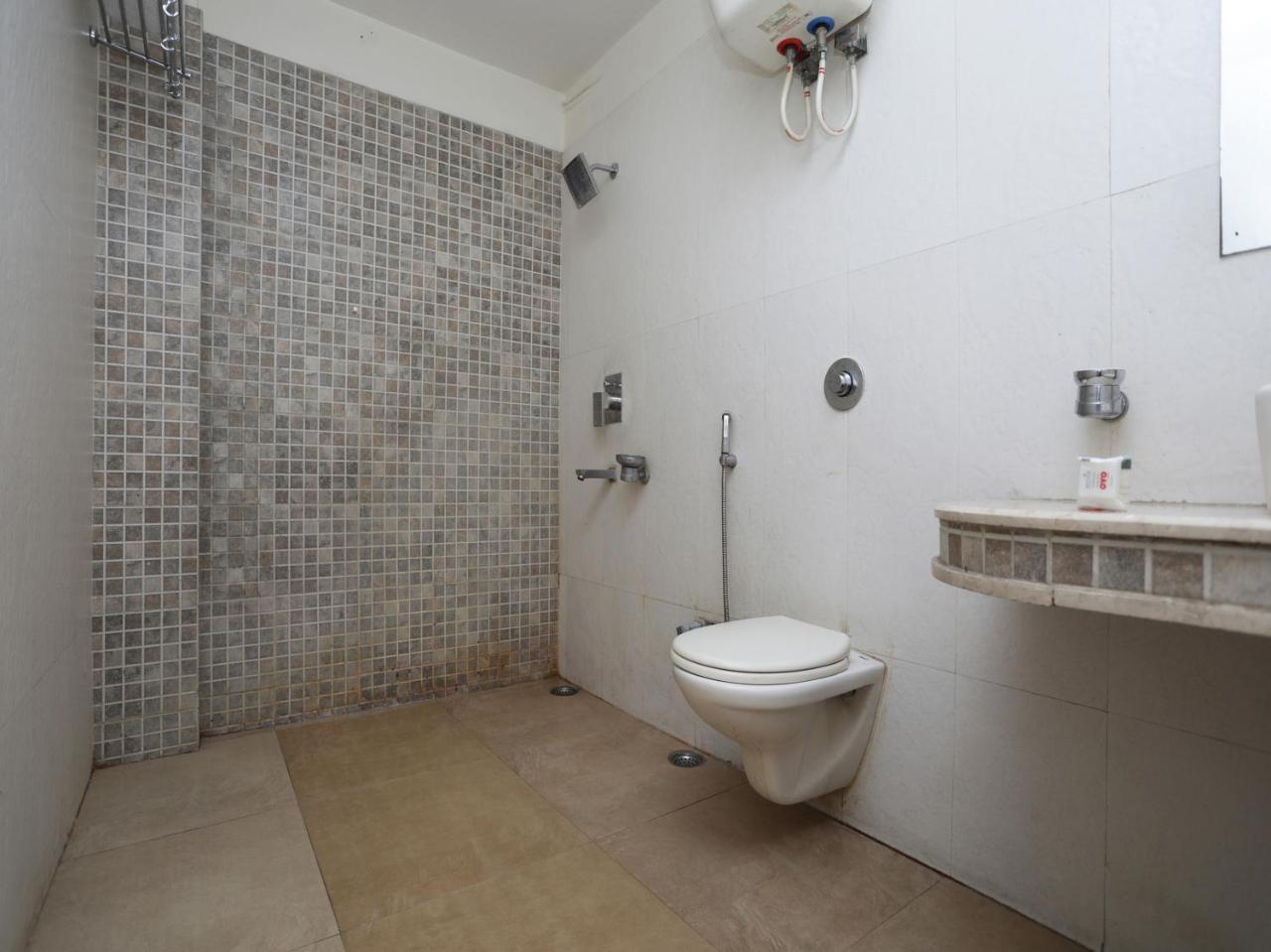 Oyo 1524 Hotel Vaani Continental Kanpur Dış mekan fotoğraf