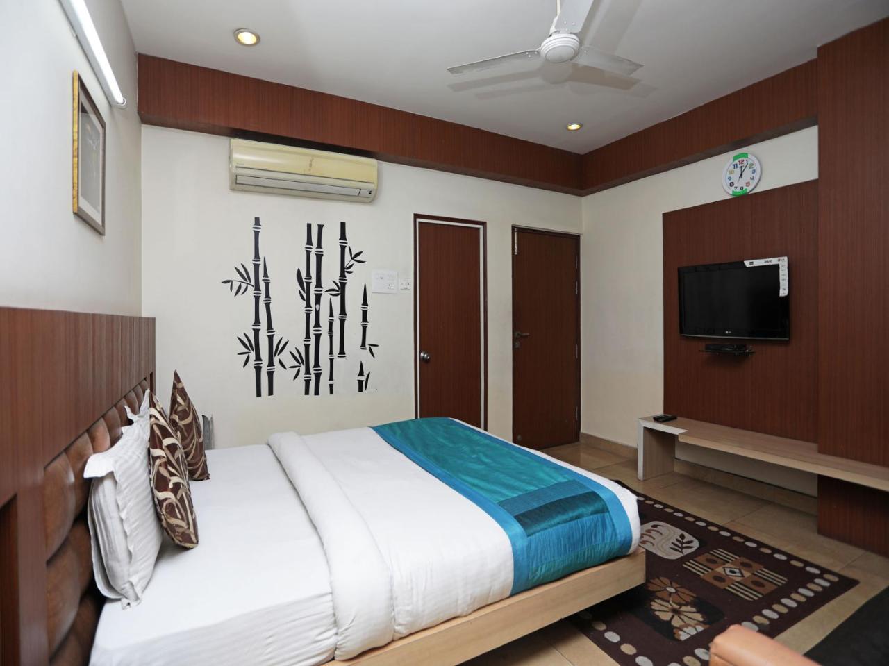Oyo 1524 Hotel Vaani Continental Kanpur Dış mekan fotoğraf
