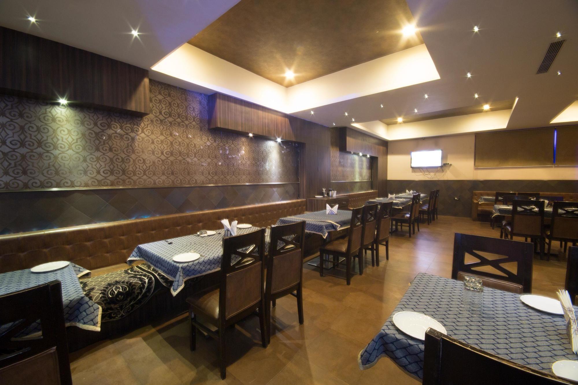 Oyo 1524 Hotel Vaani Continental Kanpur Dış mekan fotoğraf